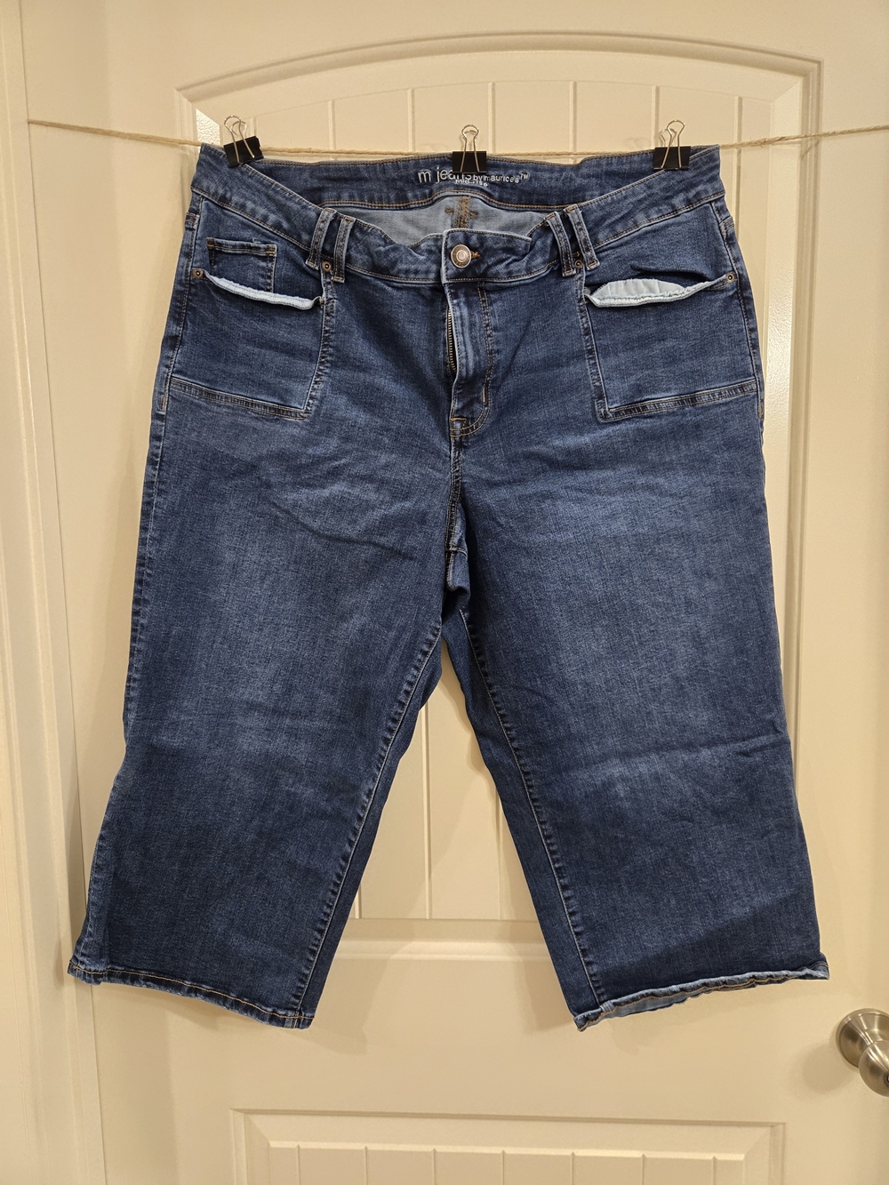 Maurices Dark Blue Denim Capris Size 22w